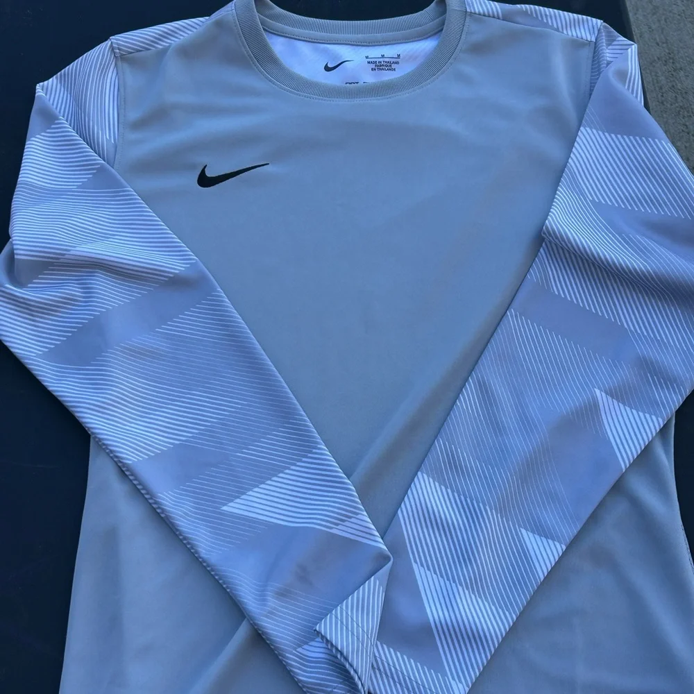 Nike Light Blue Long-Sleeve Training Top with Patterned Sleeves